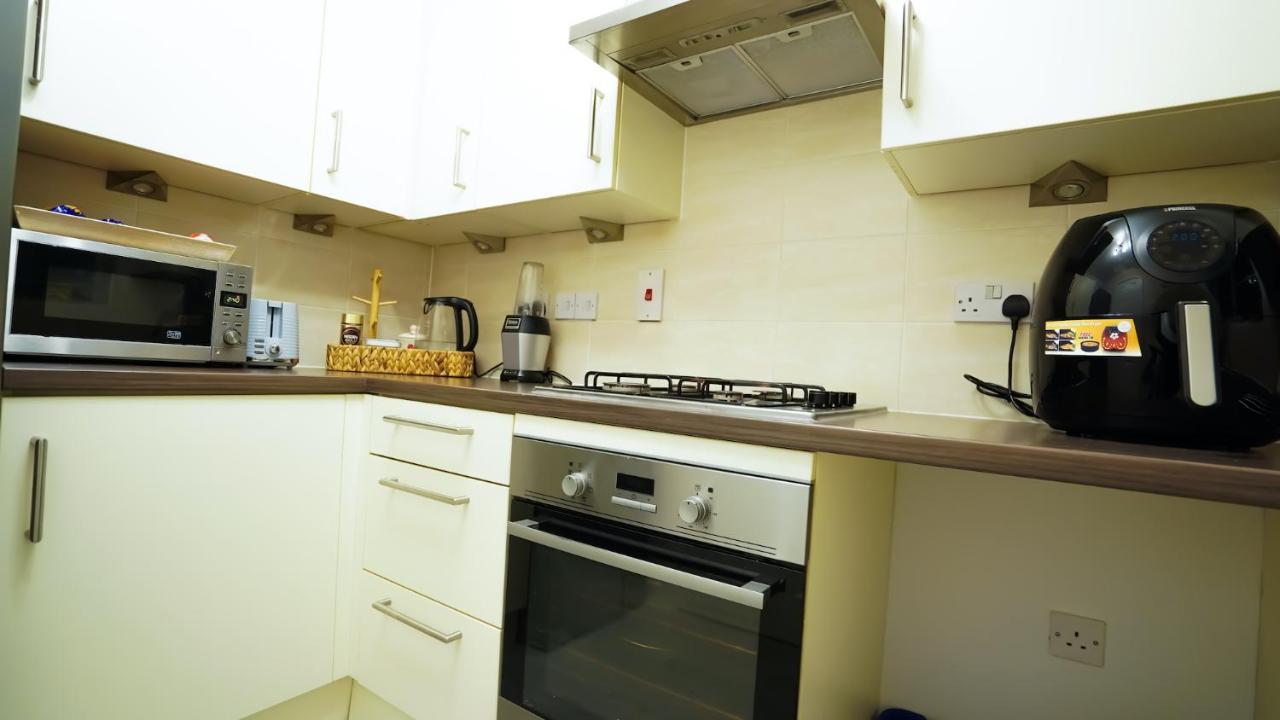 Lovely 2 Bedroom House Milton Keynes Bletchley Dış mekan fotoğraf